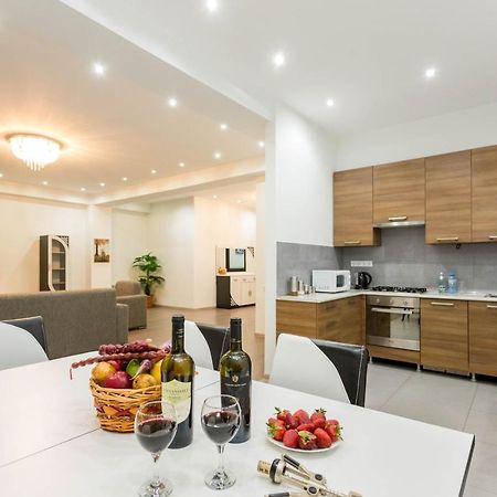 Apartment In The City Center Lll Tbilisi Eksteriør billede
