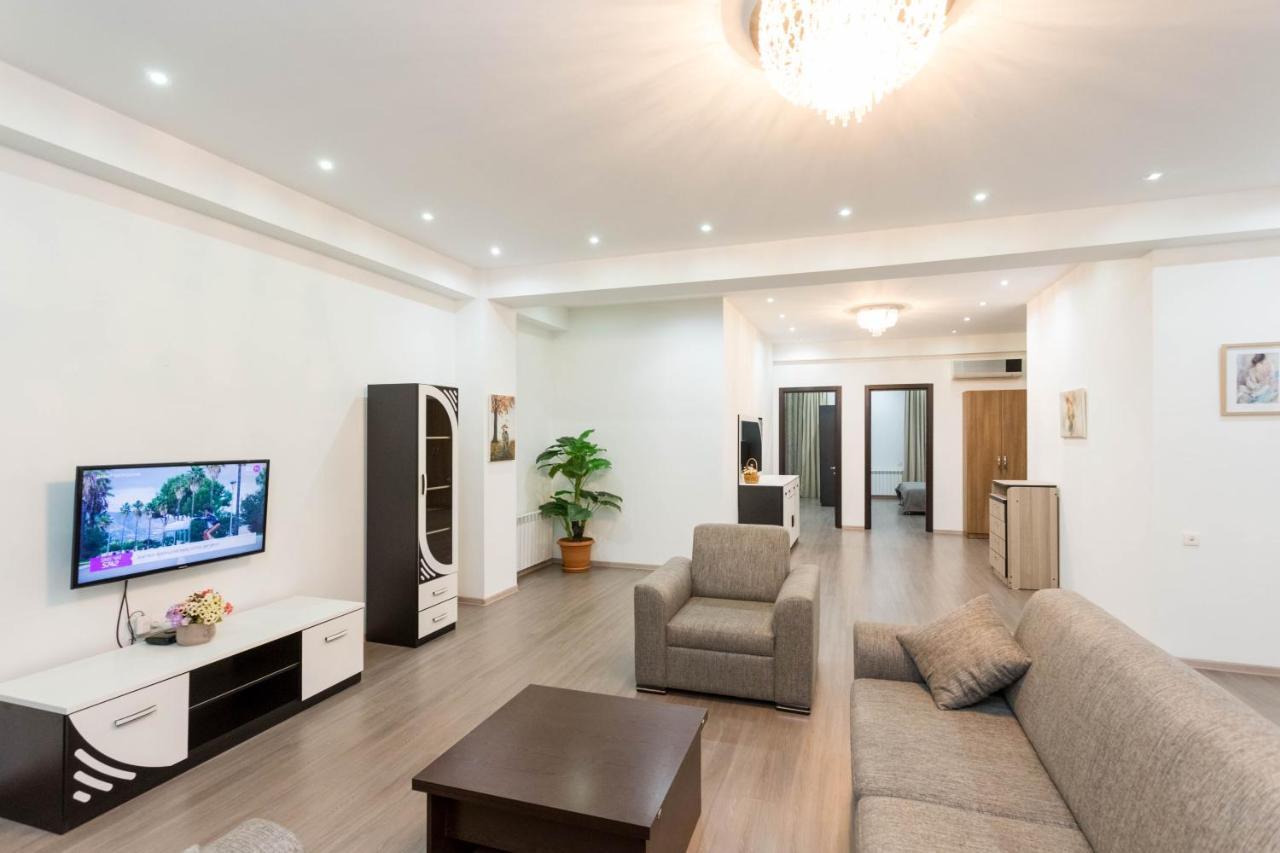 Apartment In The City Center Lll Tbilisi Eksteriør billede