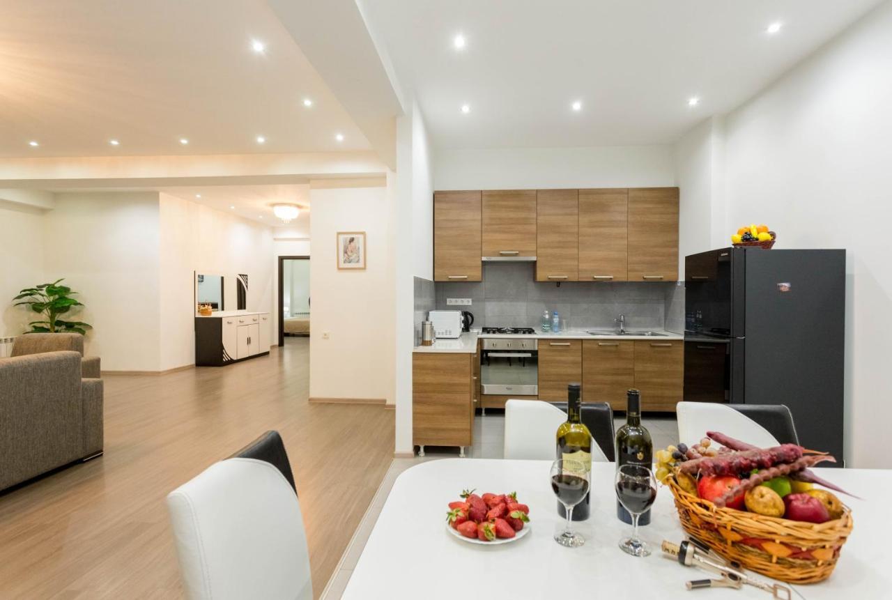 Apartment In The City Center Lll Tbilisi Eksteriør billede