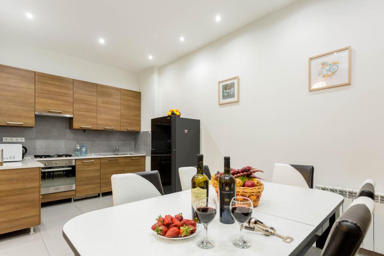 Apartment In The City Center Lll Tbilisi Eksteriør billede