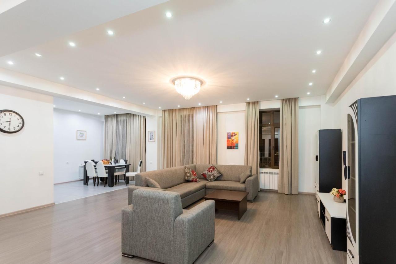 Apartment In The City Center Lll Tbilisi Eksteriør billede